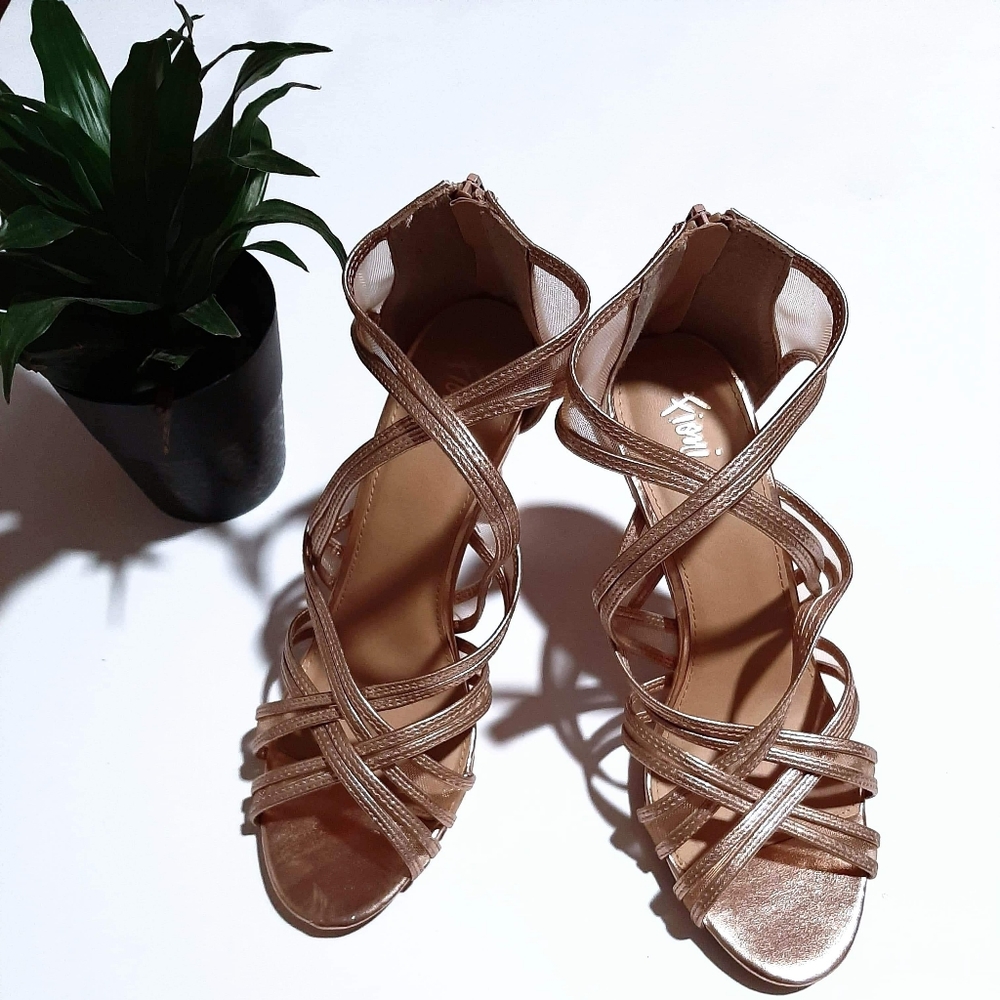 🍁 NWOT Rose Gold Fioni Heels